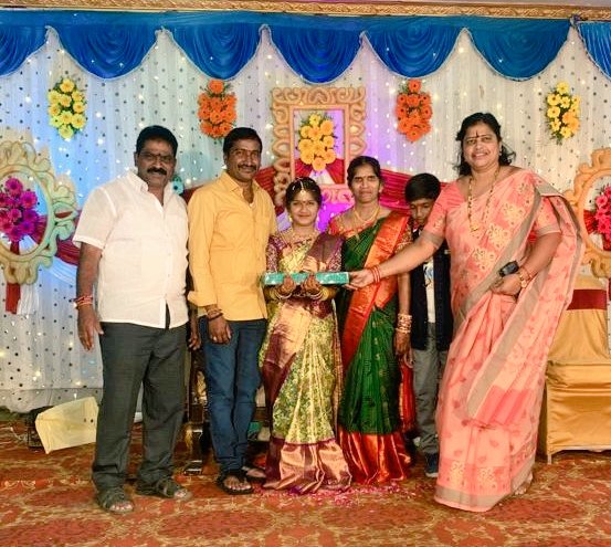 YelugamL's tweet photo. #వరంగల్_తూర్పు:  ఈరోజు ఇన్నర్ విల్ ఫంక్షనల్ మరియు పద్మశాలి ఫంక్షన్ హాల్ లో సారీ ఫంక్షన్ సికి హాజరై ఆశీర్వదించిన 23వ డివిజన్ మాజీ కార్పొరేటర్ యెలుగం లీలావతి సత్యనారాయణ...@KTRBRS https://t.co/5Pm6WXjNcJ