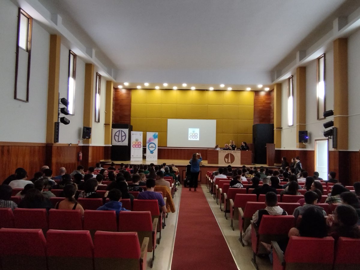 IESLomoH's tweet photo. Nuestro alumnado de #SMR y #DAM participaron en el encuentro #MasProQuo; también tuvieron su momento con la @RTVCComunica.

@GranCanariaJven @educaciongob @EducacionCan @Ayun_Telde https://t.co/pUYNCMVtYi