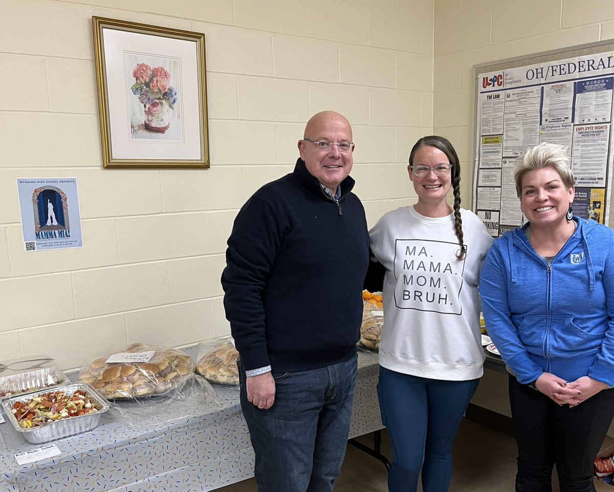 jbbocian's tweet photo. Thank you to our Parent Advisory Committee (PAC) for the faculty/staff lunch today! https://t.co/AlKfrOkfmz