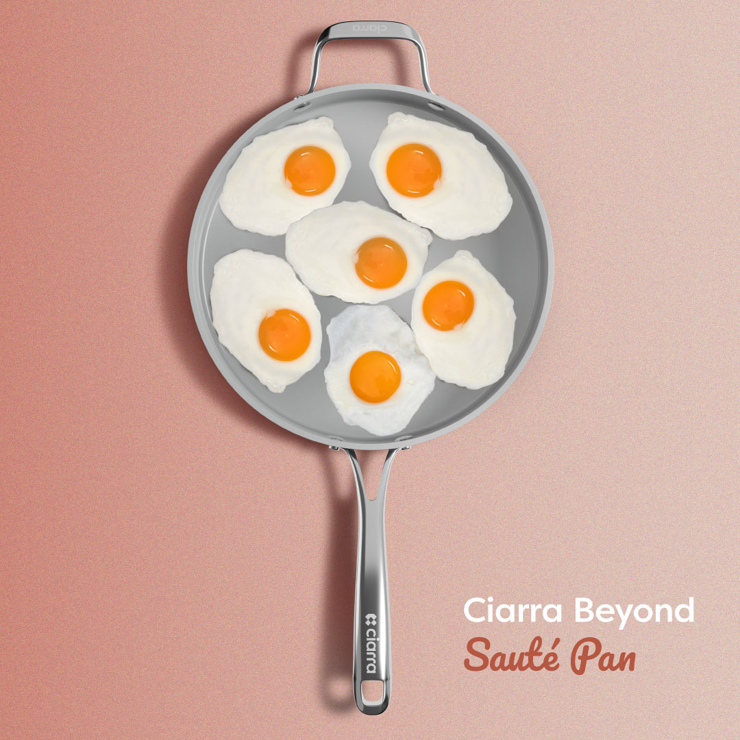 CIARRAbrand's tweet image. You may wonder, how big is our cookware?

Hmm, the fry pan contains 4 fried eggs. (normal chicken egg) 👀👀
The sauté pan contains 6. 

#ciarra #ciarracookware #beyondcookware #ciarrabeyondcookware #cookware