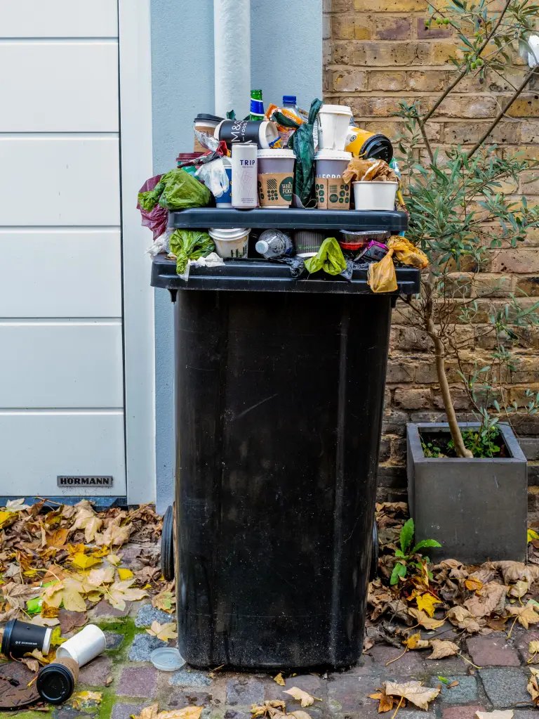 🇩🇪 The city of Kiel, Germany, has just become the country's FIRST certified zero-waste city, leading the way towards a #circulareconomy!

With over 100 measures in their zero waste plan, Kiel aims to reduce waste by 15% per person by 2035 and cut residual waste in half 🗑️