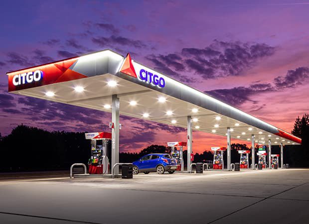 NowVisionNews's tweet photo. 1/2 Un grupo de escuálidos de la cuarta protegidos del Chavismo hicieron multimillonarios negocios con los bonos de @CITGO, y como operadores financieros del Chavismo andan activos tratando de implosionar  a @HoracioMedinaH y a @MariaCorinaYA Operan desde Miami y RD https://t.co/akLQtftdTF