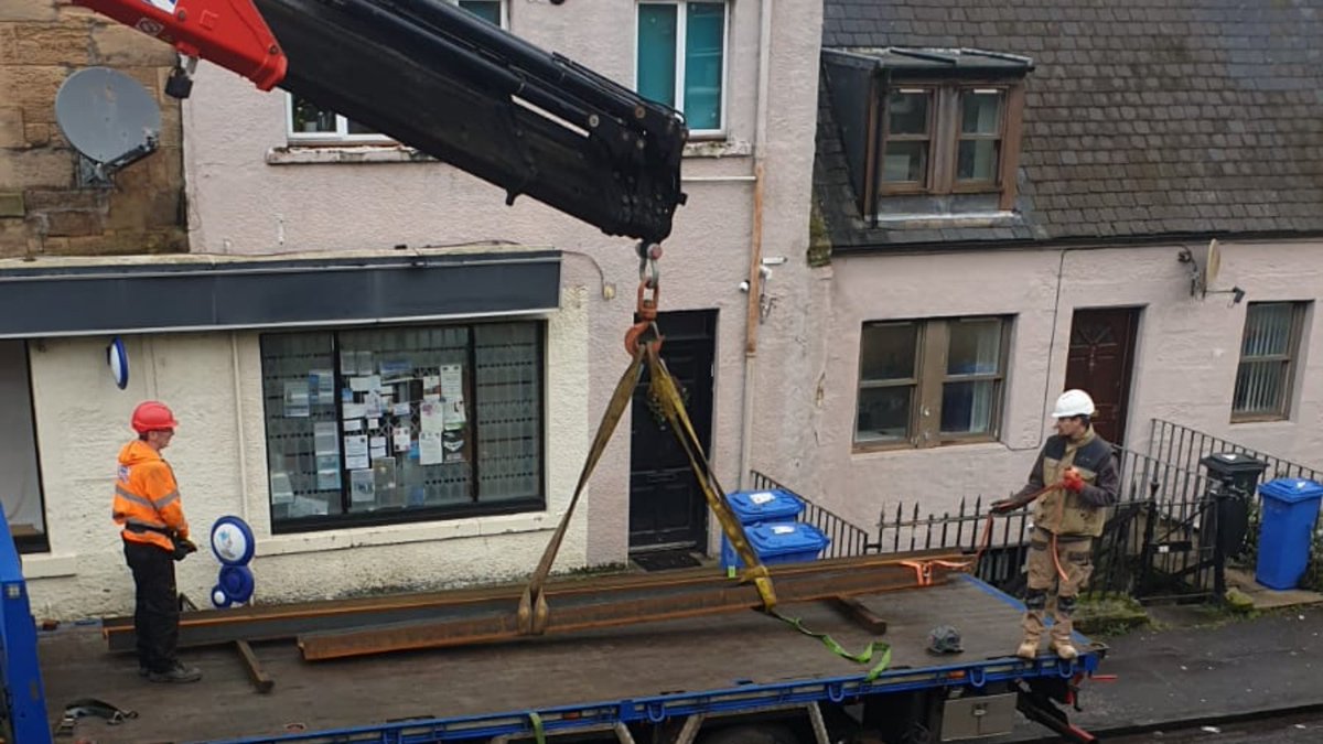 ScotlooScotbox's tweet image. Scotloo&apos;s fleet of HIAB vehicles just SMASHED another job. The stakes were HIGH and the margin for error, non-existent!
But Alan, with his expert precision and unwavering nerve, handled the task like a CHAMPION. 

#Construction #SiteSolutions #HiabHire #HiabHeros #Scotland