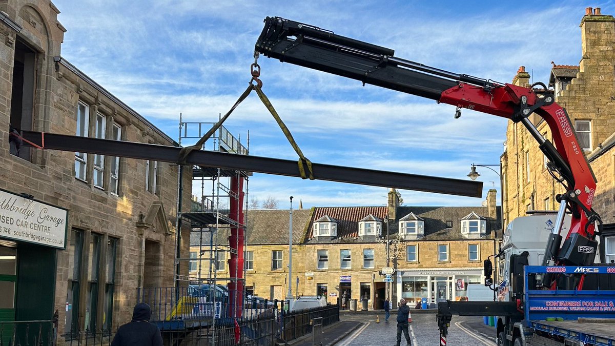 ScotlooScotbox's tweet image. Scotloo&apos;s fleet of HIAB vehicles just SMASHED another job. The stakes were HIGH and the margin for error, non-existent!
But Alan, with his expert precision and unwavering nerve, handled the task like a CHAMPION. 

#Construction #SiteSolutions #HiabHire #HiabHeros #Scotland