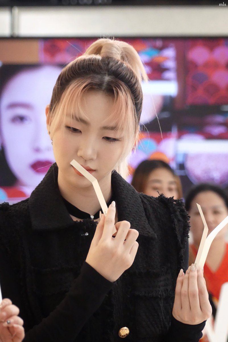 MLSoffizial's tweet image. 🫳🏻
🐱

#CologneIntense #JoMaloneLondonTH
( #CHEERS_VIIS ; #1234VIIS )