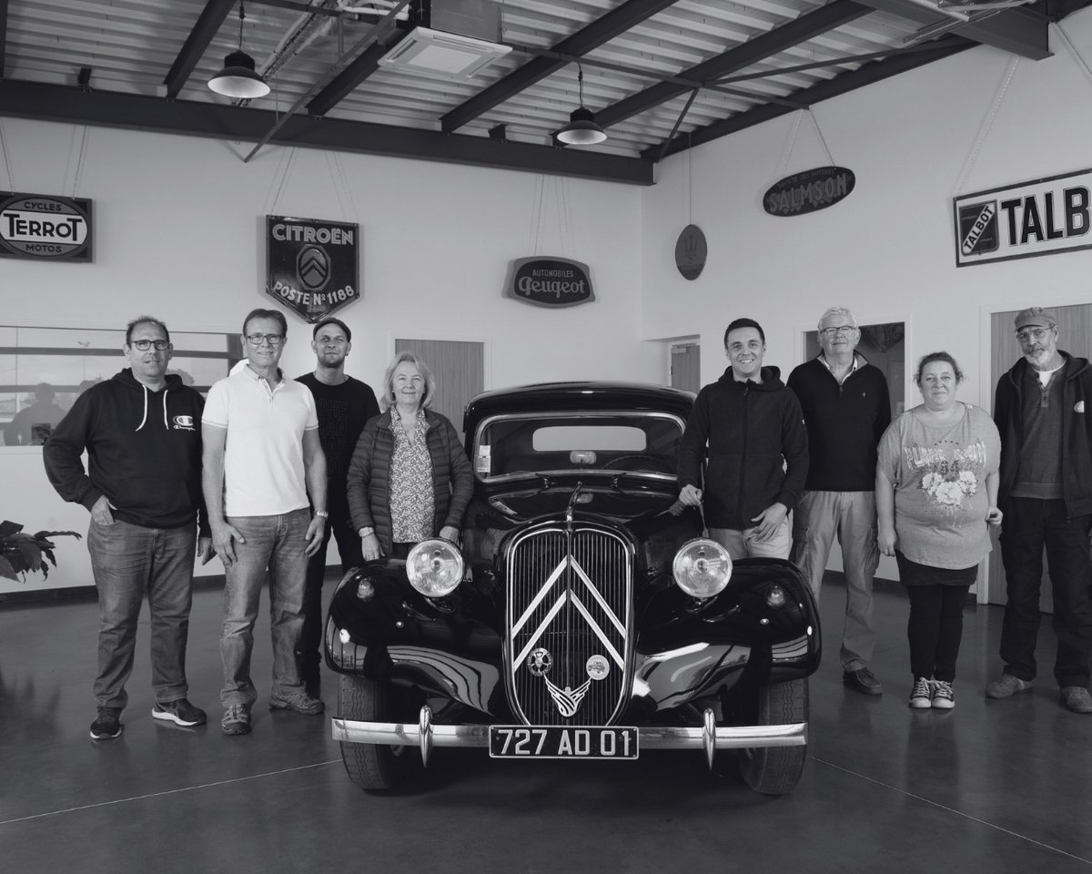 RetromobileFR's tweet photo. Depuis 2001, Renel Auto Accessoires, spécialisée dans les pièces pour voitures françaises vintage, transmise en 2018 à Valérie et Jean-Junior, expédie 60 000+ pièces via https://t.co/AI4ubzH3Et. Rendez-vous au HALL 3 / STAND E018. 🛠️
#RENELAuto #VoituresDeCollection #SalonAuto https://t.co/6H7HuxSBgJ