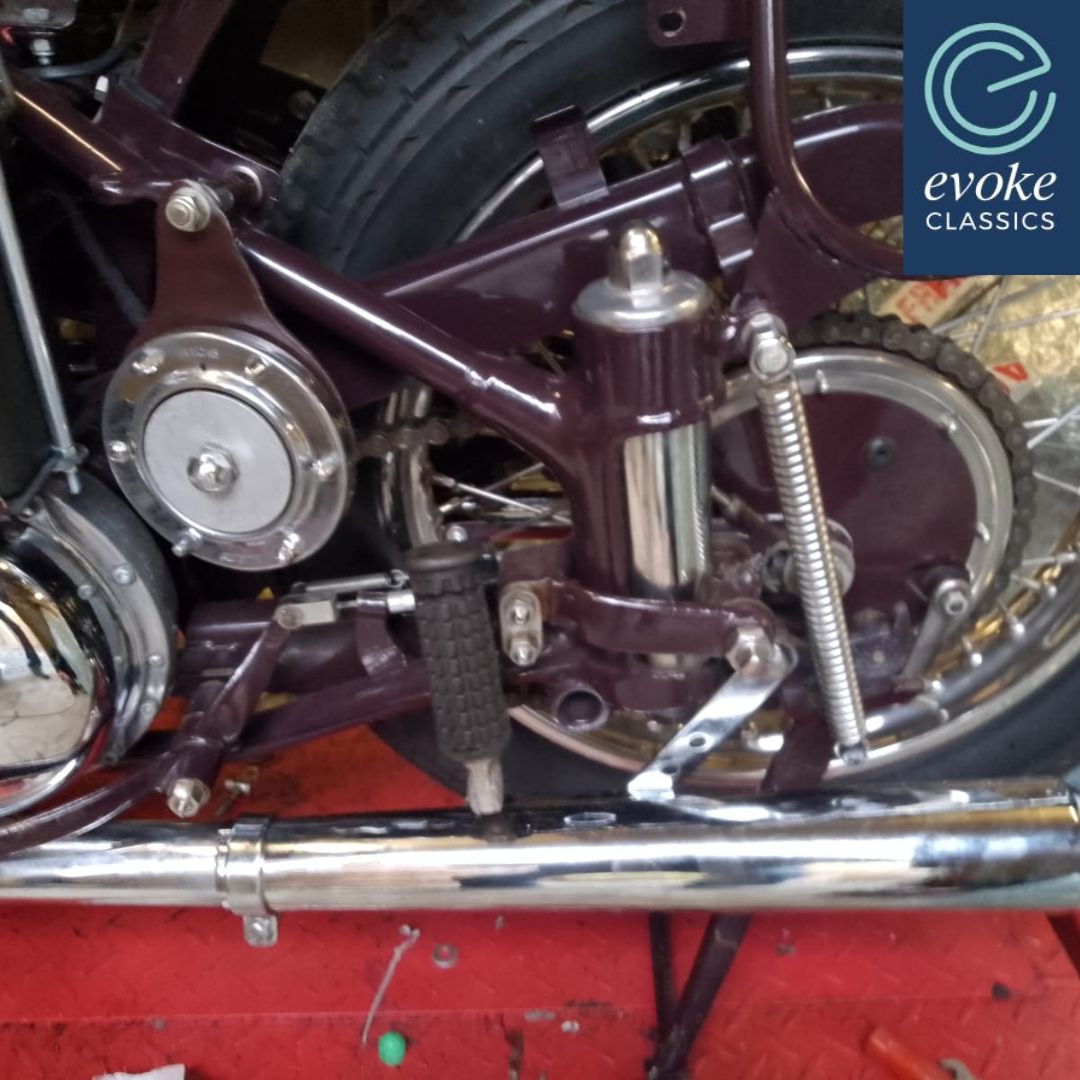 EvokeClassics's tweet photo. LIVE AT AUCTION
1957 Ariel Square Four
https://t.co/OyLBbDdslw
+ 1,000cc engine
+ Ariel Owners Club Authenticity Certificate
+ Rebuilt by Ariel enthusiasts
+ Minimal miles since the rebuild
#Ariel #ArielSquareFour #ClassicMotorbikes https://t.co/mgfbf3976t