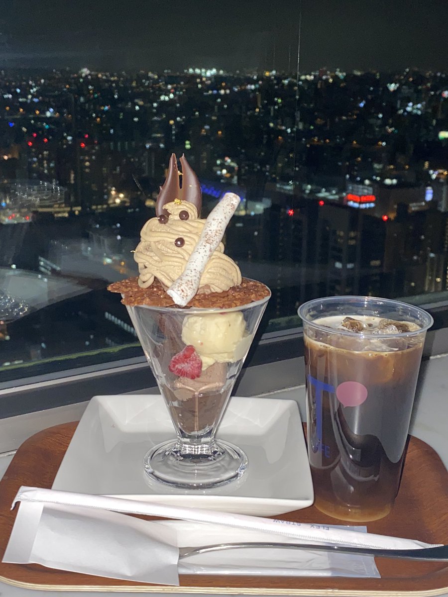 0tabizukionpu's tweet photo. 夜景を眺めスイーツ
期間限定T38バレンタインパフェー
#JRタワー展望室タワー・スリーエイト
#TCAFE https://t.co/6U0309X414