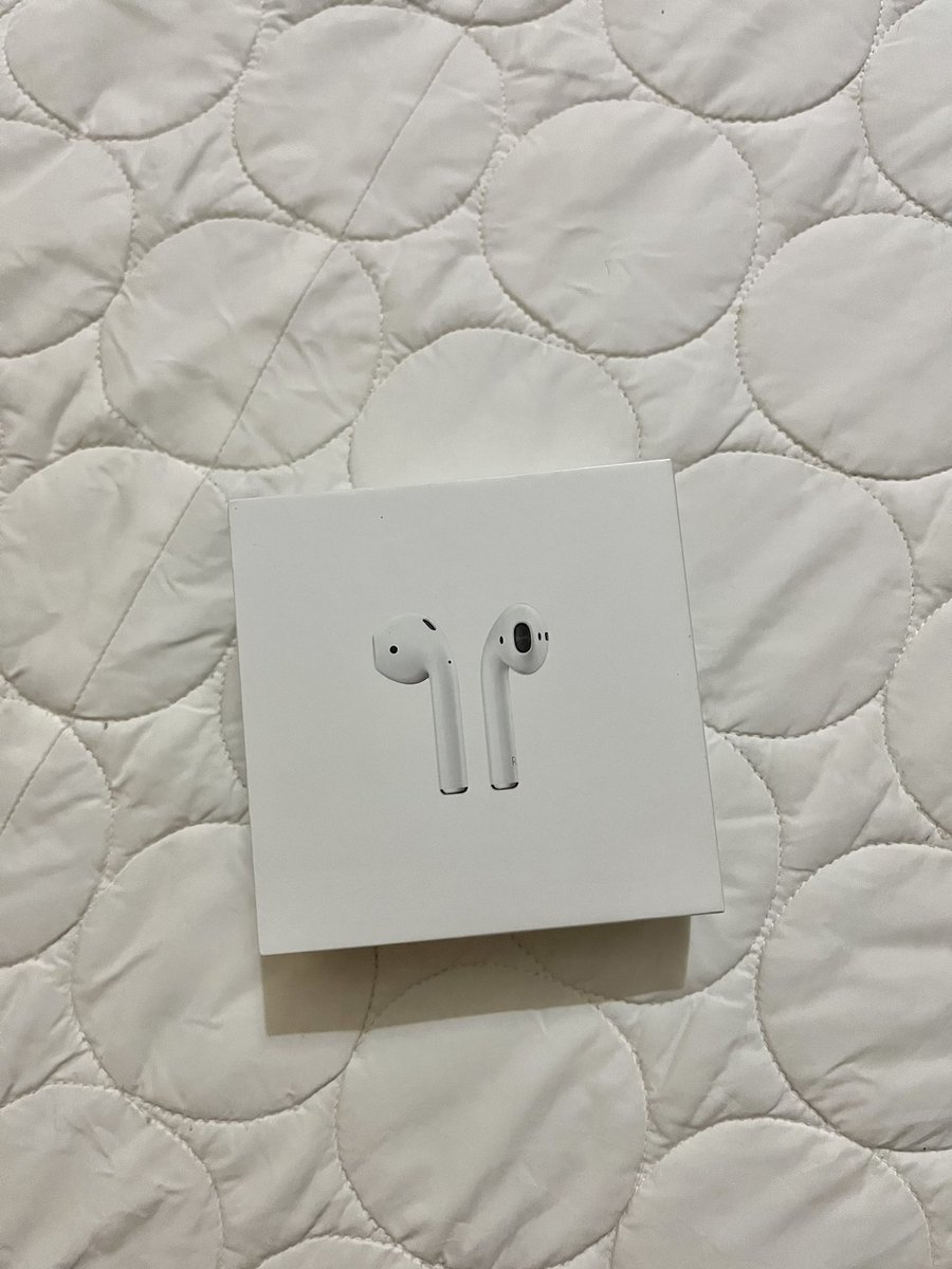 cupichuuu's tweet photo. WTS

AirPods 2nd generation including the charger for RM270 (include postage)

#AirPods https://t.co/PRvSyV1lrJ
