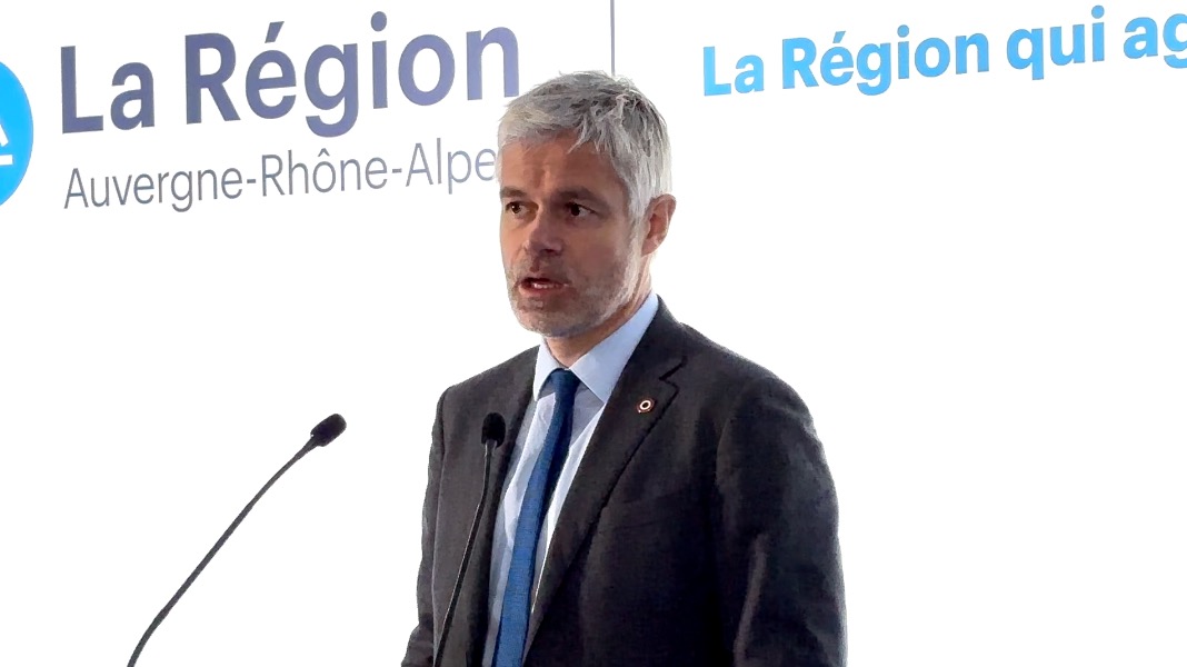 🏭💼 #AuvergneRhôneAlpes : @laurentwauquiez , annonce que la relocalisation industrielle reste une priorité majeure. En 2024, l'objectif est de renforcer davantage le tissu industriel régional. Interview ! bit.ly/4913BVA @auvergnerhalpes