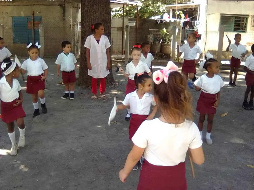 CISDorado's tweet photo. Se realiza el ensayo de la Banda Rítmica en víspera de la celebración del 171 Aniversario del natalicio de Nuestro Héroe Nacional José Martí. @RaulSoto24, @niurdisreyes, @dpestgo, @DiazCanelB https://t.co/O6msp8Uvn0