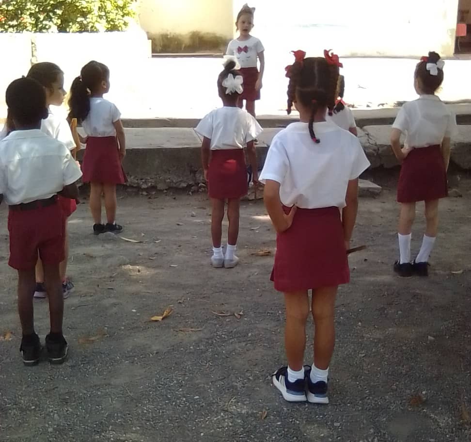 CISDorado's tweet photo. Se realiza el ensayo de la Banda Rítmica en víspera de la celebración del 171 Aniversario del natalicio de Nuestro Héroe Nacional José Martí. @RaulSoto24, @niurdisreyes, @dpestgo, @DiazCanelB https://t.co/O6msp8Uvn0