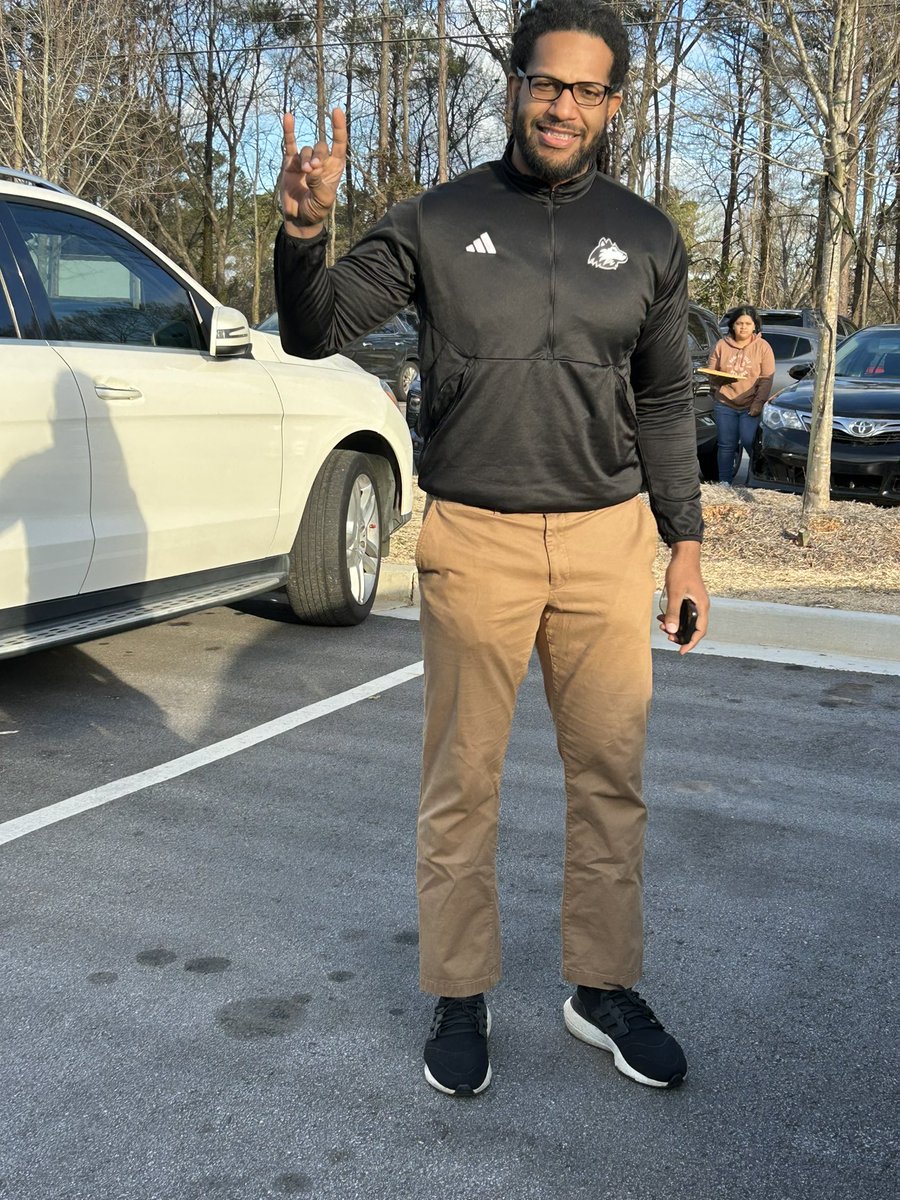 BrookSquadFB's tweet photo. S/O to Coach @CoachHawk__ representing Northern Illinois University for stopping by Da Brook to recruit our student-athletes #BrookSquad @RecruitGeorgia @CoachWoolridge5 https://t.co/zmGCIe7hzQ