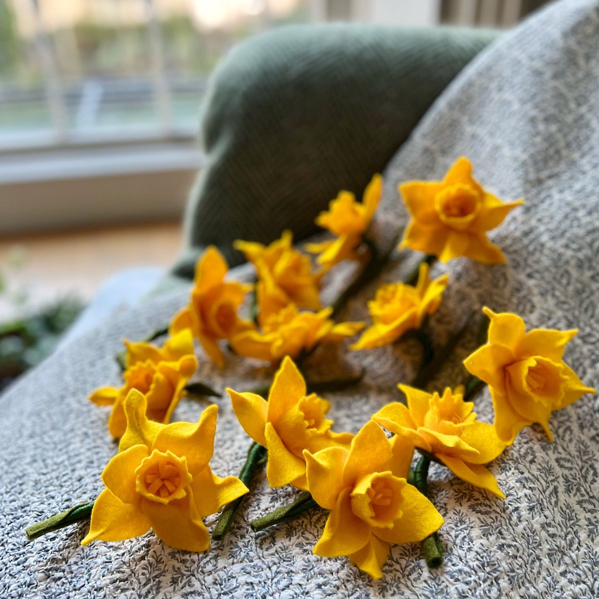 A pop of happy yellow for a grey January Monday. I am making these wool felt daffodils at present. They will feature as part of the new set of garlands that I am currently working on 💛
#woolfeltdaffodils #handmade #springmaking #woolfeltflowers #uniquewoolart #choosewool