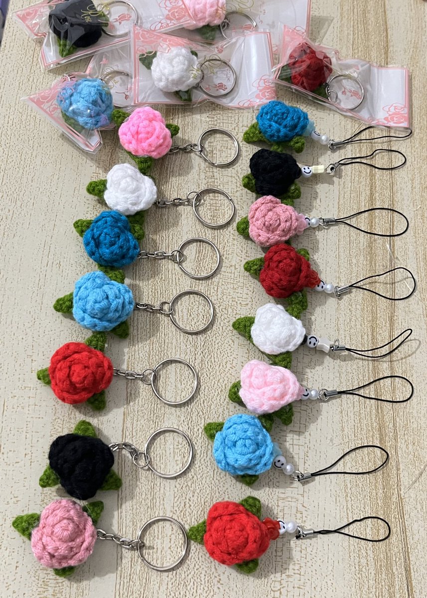 Done with my freebies! 
Random pick of rose crochet, it’s either a rose hair tie or keychain/phone keychain. Each pack will have photocards and candies 😊

See you on the 26th! 🌹

#DAWNTODUSKTour
#DawnToDuskInManila
#TheRoseInManila
#TheRose