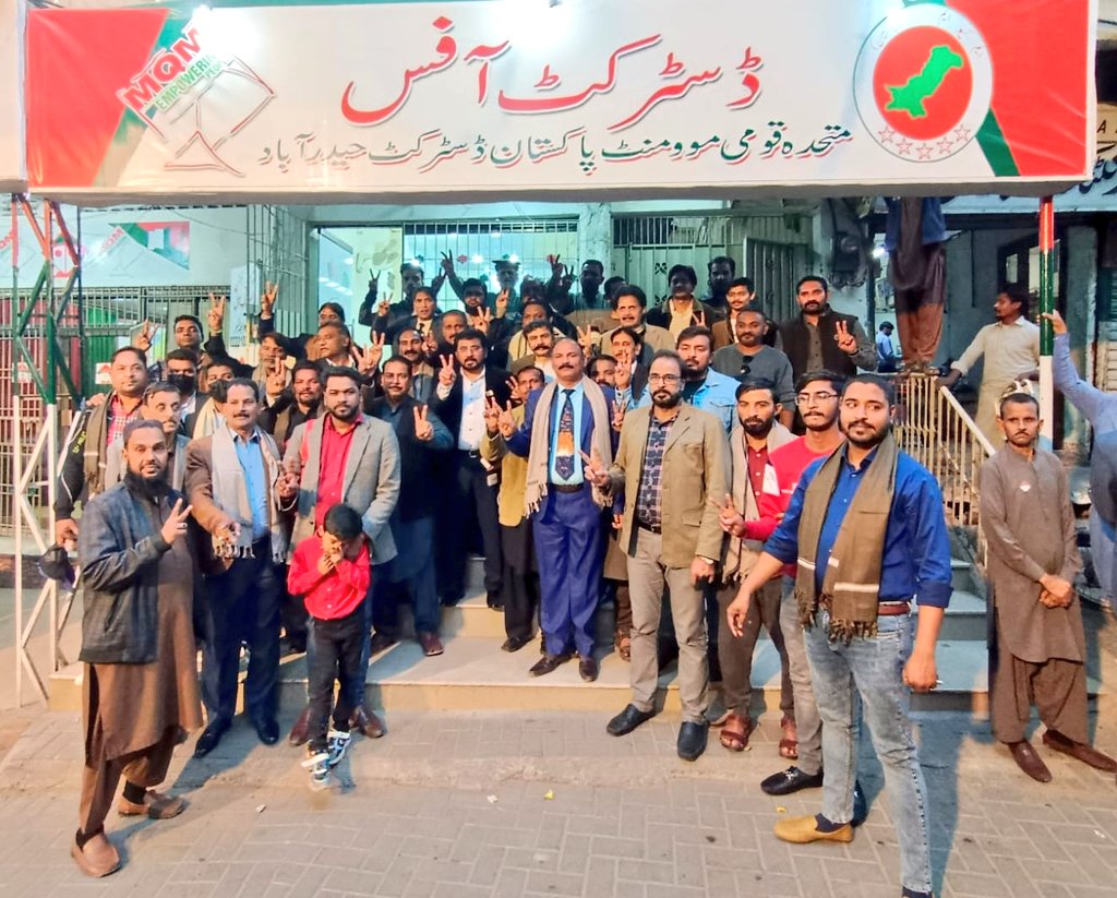 NA220HydCity's tweet photo. پاسٹر اشفاق بھٹی کی قیادت میں مسیح برادری سٹی اورگردنواں کےپاسٹر صاحبان کے وفد کی ایم کیوایم پاکستان کےڈسٹرکٹ آفس آمد
رکن رابطہ کمیٹی حق پرست نامزدامیدوار #NA220 سیدوسیم حسین جوائنٹ ڈسٹرکٹ انچارج حق پرست نامزد امیدوار   #PS64 راشد خان سےملاقات 
پتنگ کےنشان پر مہر لگانے کا عزم کیا https://t.co/4UBlG3TAdz