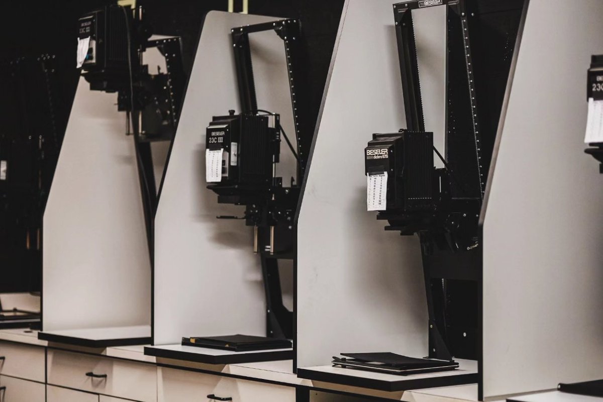 Judsonartdesign's tweet photo. Studio Spotlight: Darkroom Lab 📷🎞️
-
#judsonartdesign #judsonawesome #creatorclass #thevisualscollective #studiospace #finearts #darkroomphotography #filmphotography https://t.co/OPOo7AbZF0