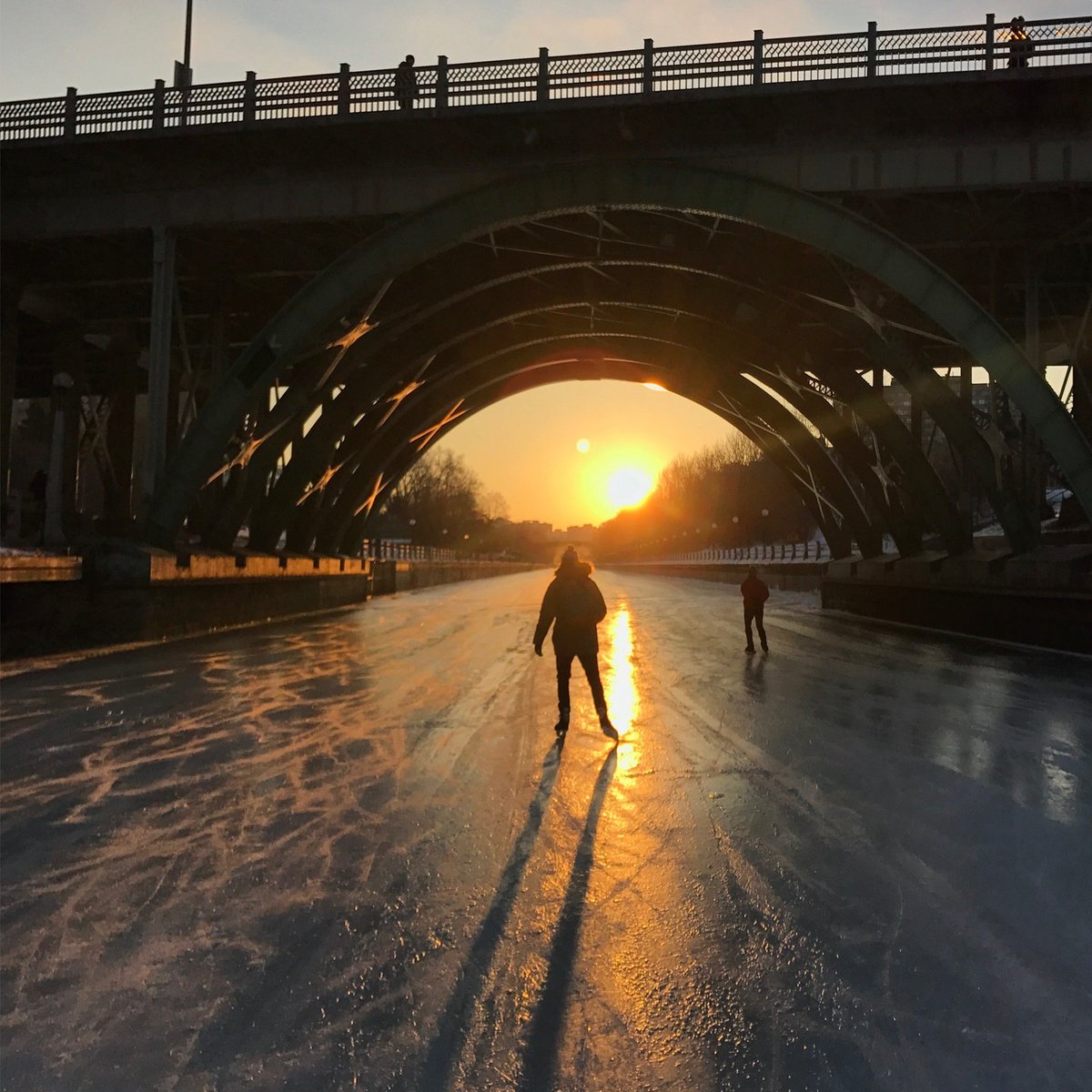 Skating in Ottawa isn't just a pastime; it's a lifestyle! ⛸

Fun fact: During winter, some people skate to work on the Rideau Canal – talk about a scenic commute! 

Check out ice conditions and plan your skate 👉  bit.ly/3adwl0i

#MyOttawa #DiscoverON #ExploreCanada