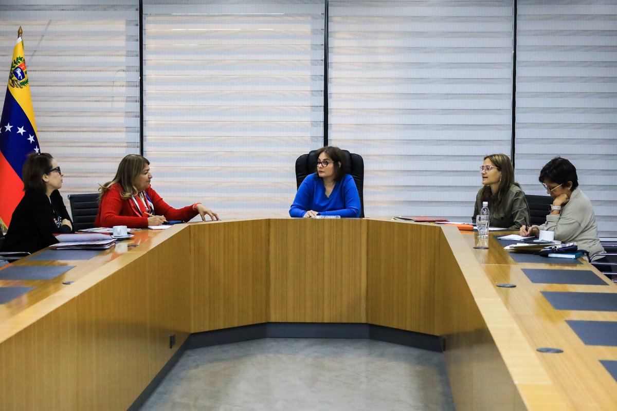 _LaAvanzadora's tweet photo. Cumpliendo con las instrucciones del Pdte. @NicolasMaduro, sostuvimos reunión de trabajo de la Vicepresidencia Sectorial de Ciencia, Tecnología, Educación y Salud.

Revisamos agenda para reforzar las políticas vinculadas al sector universitario y a las Bricomiles. https://t.co/PkoqTbOQV6