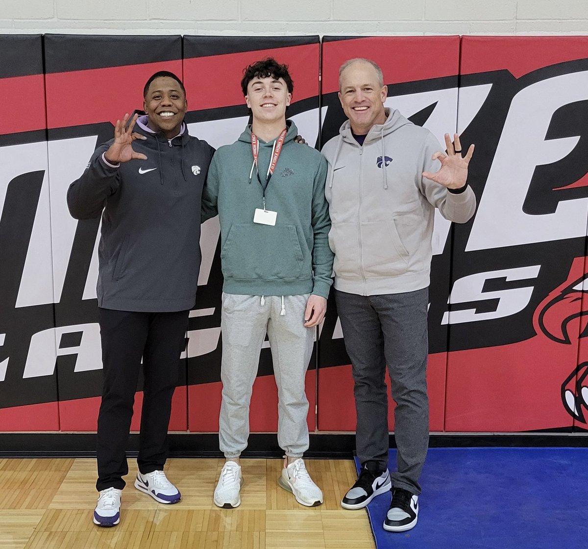 CoachMerc72's tweet photo. It was good catching up with @_CoachMattWells this morning, it’s been a while since the Tulsa Football days. It was good meeting you @Coach_Middleton. Thanks for stopping by Maize High school today to talk to our guys! @bryson_hayes_ #MaizeFootball #KStateFootball https://t.co/yxjObjm0t7