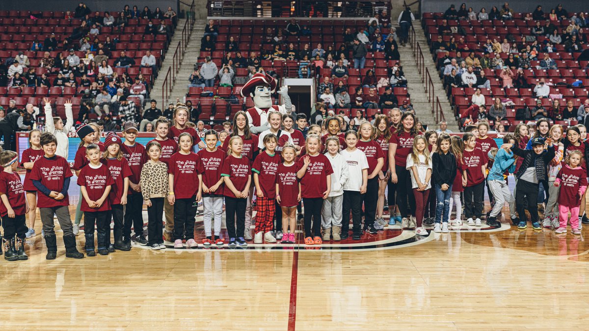 UMassWBB's tweet photo. Helping grow the game we love 💕

Thanks to everyone who came out to yesterday’s #NGWSD game!

#Flagship 🚩 https://t.co/9sLNSfkGiB