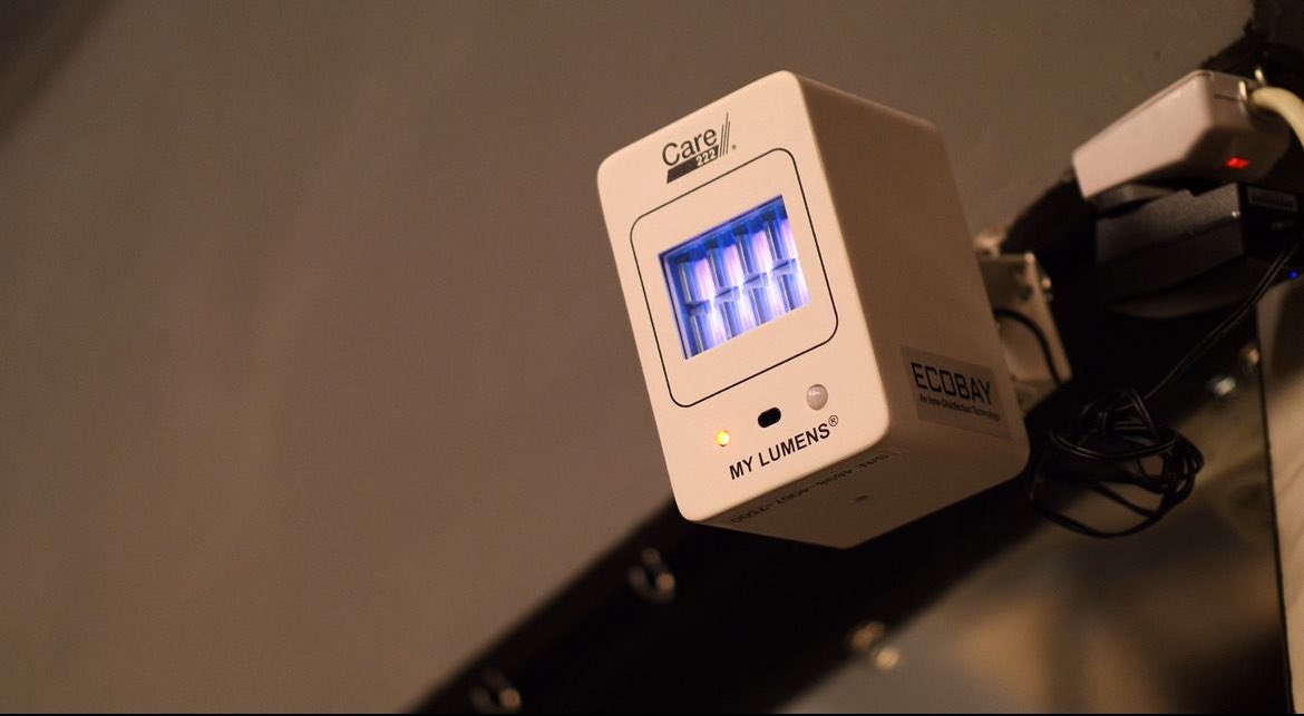 BioAbundancellc's tweet photo. The UVpro is a metal framed Care222 filtered 13W or 15W Far UVC that can be mounted up like a camera, on a shelf or on a tripod.
It’s a pro at autonomous and silent disinfection.
#faruvc #uvpro222 #covidsafe #davossafe https://t.co/lUbVKsDS8R