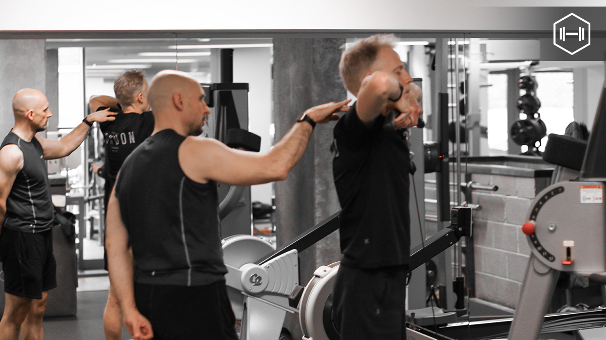 trainfitnessint's tweet photo. 🏋️♂️ Master the Upright Row with Shoulder Retraction! It's the secret for effective muscle engagement, shoulder safety, improved posture, and spinal health. Pull back, lift right, and feel the difference! 💪🌟 #FitnessTips #ShoulderSafety #PerfectPosture #StrongLifts 🚀✨ https://t.co/CRhkNULFQf