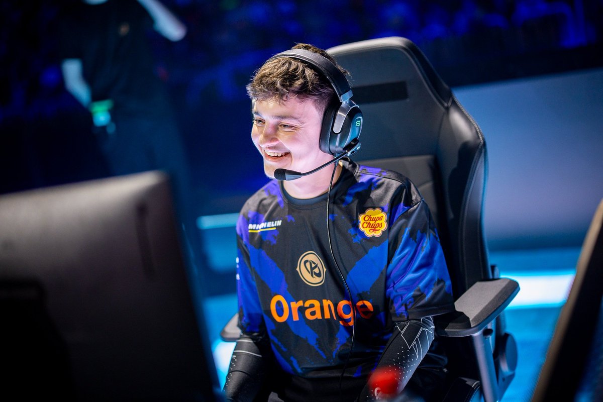 RocketBaguette's tweet photo. 🇫🇷 Le classement des meilleurs joueurs #RLCS du Monde, publié par @ShiftRLE, vient de se conclure et... le TOP 6 est entièrement composé de joueurs francophones ! 📈

🥇 @Vatira5 🇫🇷
🥈 @Alpha54RL 🇫🇷
🥉 @zenrll 🇫🇷
4⃣ @exotiikrl 🇫🇷
5⃣ @Radosin75 🇫🇷
6⃣ @itachi_rl 🇲🇦

Sont également mentionnés :
8. @AtowRL 🇧🇪
10. @M0nkeyM00n 🇫🇷
12. @seikoo 🇫🇷

La Francophonie est encore & toujours incontestablement au sommet de l'esport Rocket League. 🌟