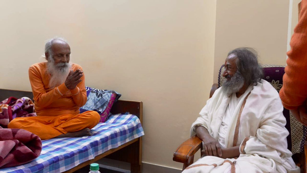 Gurudev's tweet photo. Met with the stalwarts of the Ram Janmabhoomi movement; Suresh Das Ji,  Nritya Gopal Das Ji, and Champat Rai Ji, the professor who dedicated his life to this cause. https://t.co/glM3VzCfh5