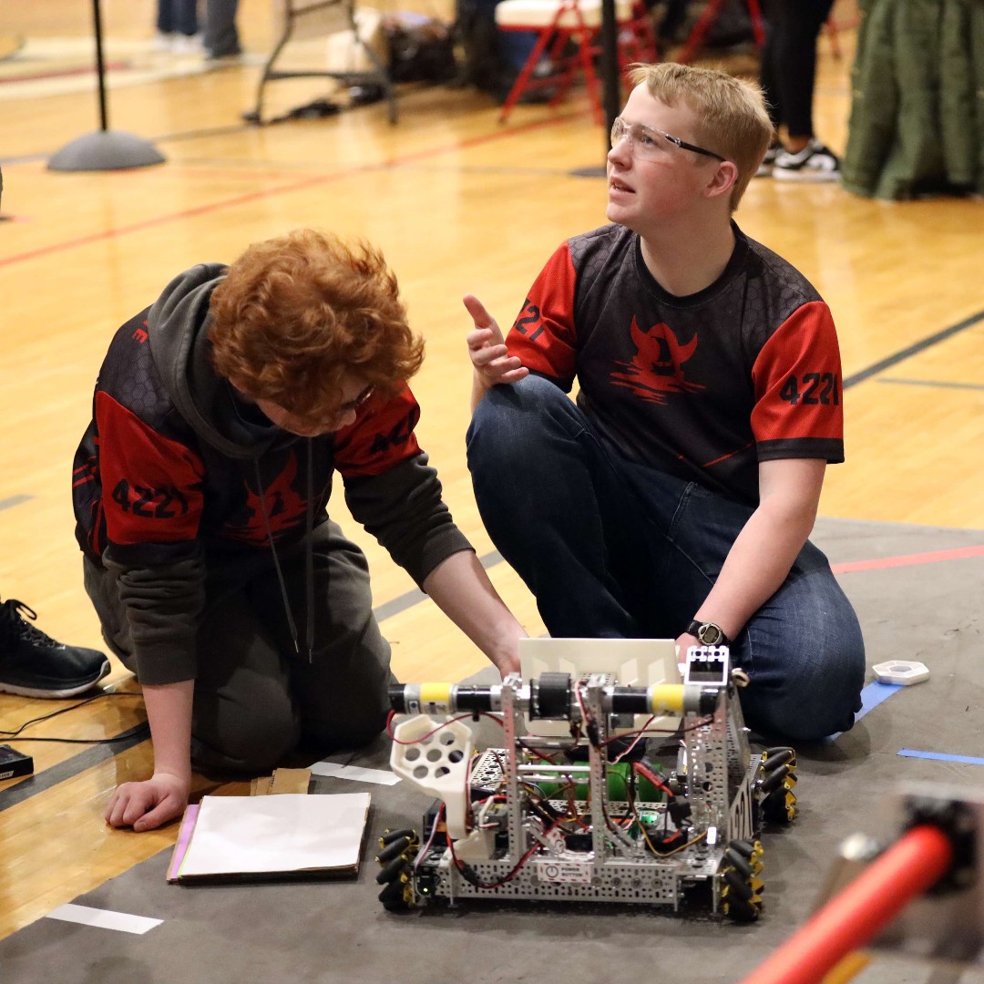 FPDSMacon's tweet photo. FPD’s High School Robotics Team, Smida Syndicate, won first place in the “Think Award,” which qualifies them to compete at the GA FTC State Championship in February. This award is based on the engineering portfolio. #VikingNation #ROOTED https://t.co/wq4nBJFSKz