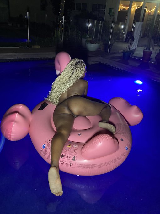 🍑 Small bootys matter!! #bootylegacy #ass https://t.co/RNku6kIt8A<a href="/tag/bootylegacy"class="tags">#bootylegacy</a><a href="/tag/ass"class="tags">#ass</a>