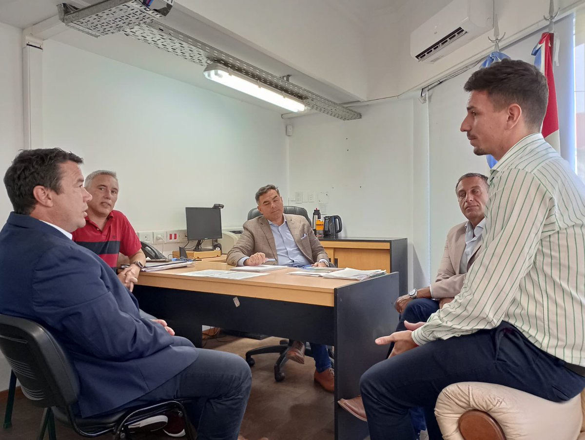 Desde la Comisión de Enlace que presido del Colegio de Abogados de Rosario con el Ministerio de Trabajo de Sta Fe, destaco la importante, necesaria e importante reunión llevada a cabo en el día de hoy, entre las autoridades del Ministerio ( <a href="/Ivan_Luduena1/">Iván Ludueña</a> y <a href="/RenzoBerta89/">Renzo Bertapelle</a> ) y el