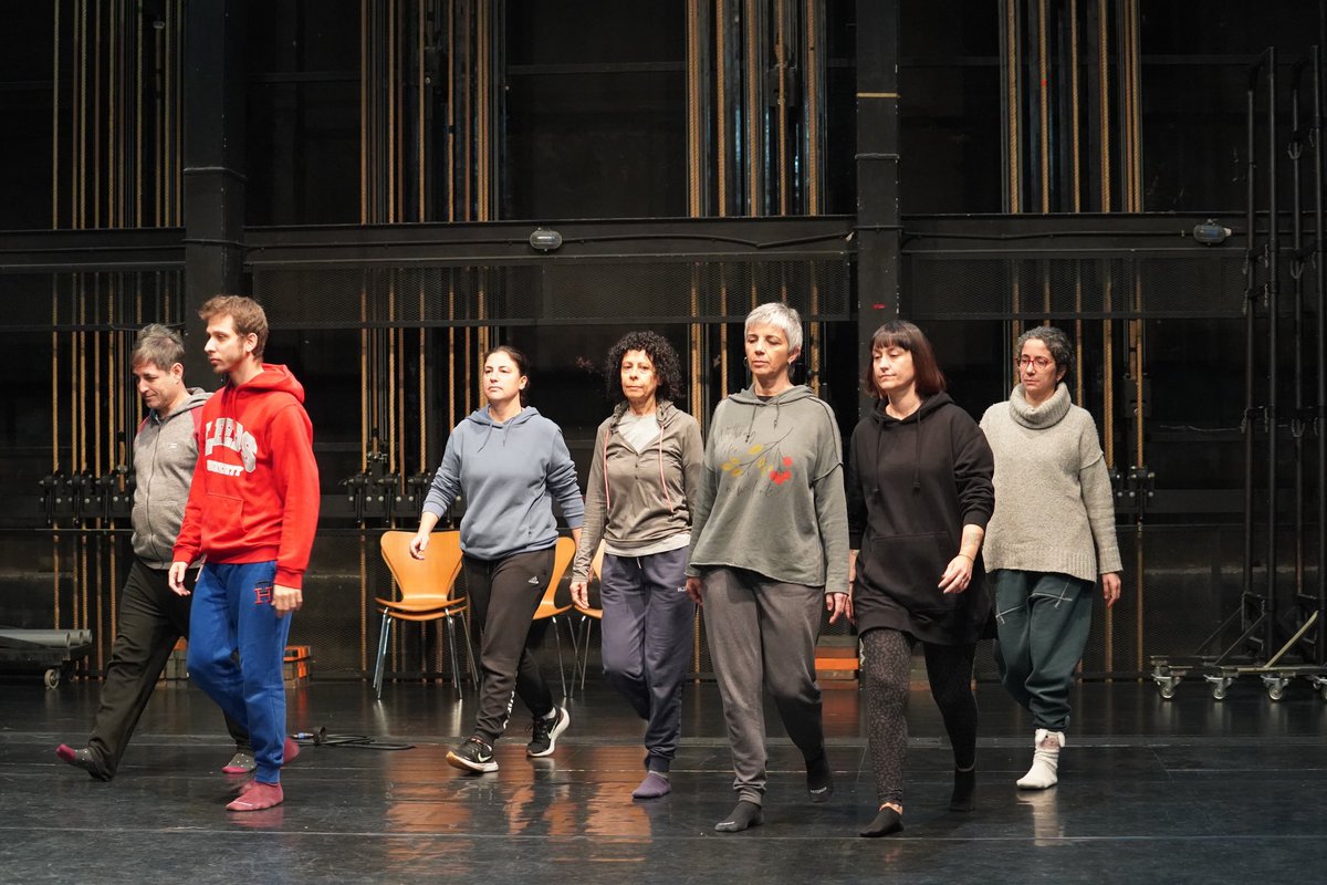 ReusCultura's tweet photo. Dissabte, el #TeatreBartrina va ser l’escenari de la primera formació del #TotsDansen 2024 al professorat de les escoles participants d’enguany!🙌
Us deixem algunes imatges📸
#ReusCultura @reus_cat @mercatflors @TransversalXAC https://t.co/DPbEIiFwnT