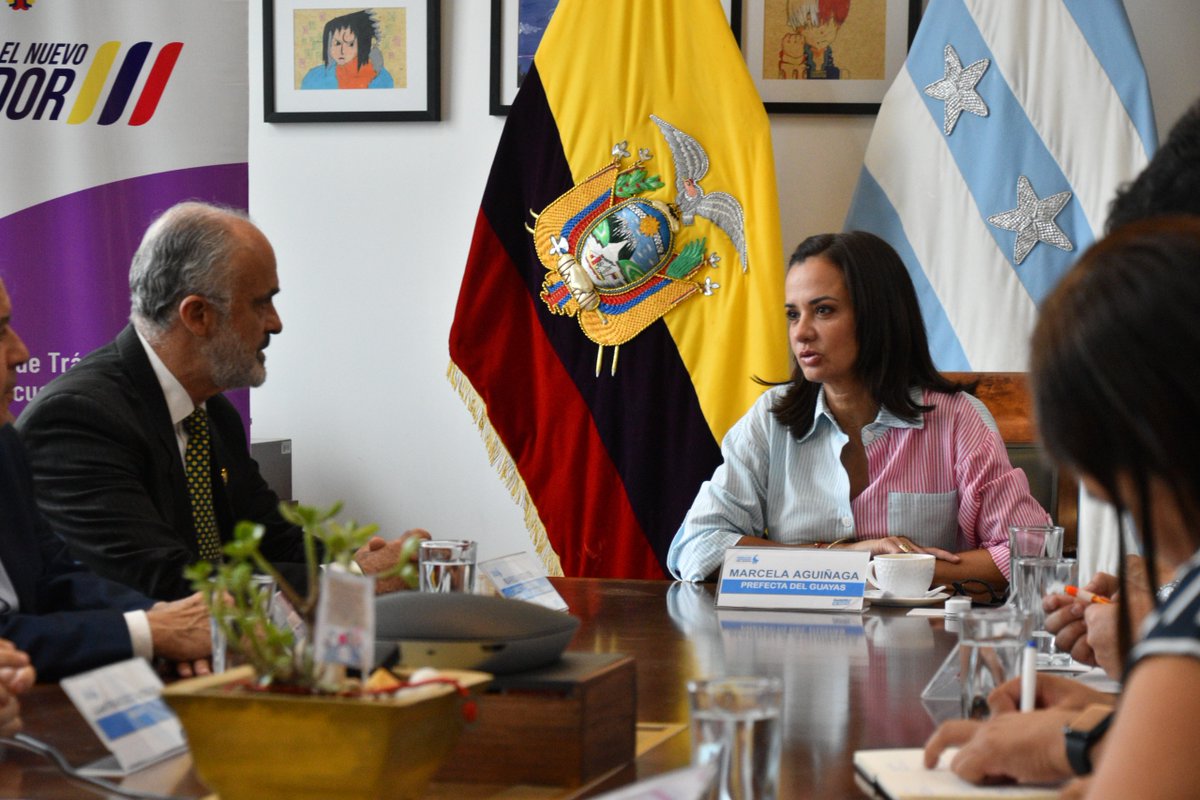 CTEcuador's tweet photo. #Guayas | El Director Ejecutivo de la #CTE, Ing. Mario Andrade Jiménez, efectuó una mesa de trabajo con la Ab. Marcela Aguiñaga Vallejo, Prefecta de la Provincia del Guayas, para articular alianzas estratégicas enfocadas a fortalecer la seguridad de la ciudadanía en las vías🤝

#ElNuevoEcuador