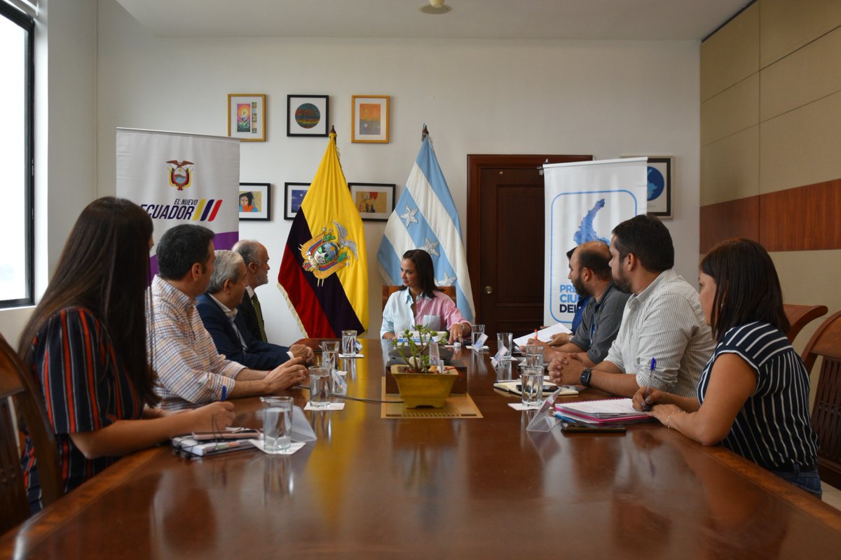 CTEcuador's tweet photo. #Guayas | El Director Ejecutivo de la #CTE, Ing. Mario Andrade Jiménez, efectuó una mesa de trabajo con la Ab. Marcela Aguiñaga Vallejo, Prefecta de la Provincia del Guayas, para articular alianzas estratégicas enfocadas a fortalecer la seguridad de la ciudadanía en las vías🤝

#ElNuevoEcuador