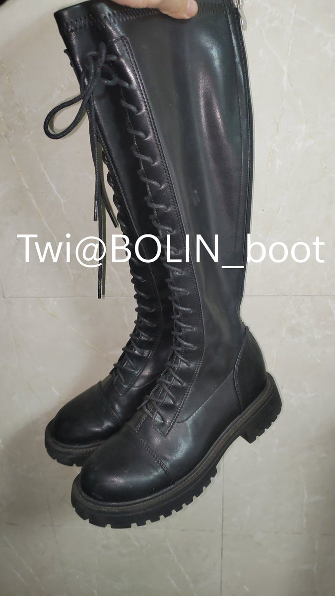 BOLIN_boot's tweet photo. 既然准备搬走了，老样子惯例先胶这双她最常穿的黑色长筒骑士靴，这双真的胶好多次了，还有另一双棕色的长靴都是她最喜欢穿的，在她走之前都狂射好了 #扫楼 #打胶 #长靴 #射鞋 #恋足 #恋靴 #原味 #皮靴 #长筒靴 #骑士靴 #射靴 https://t.co/m0C95zQVsP
