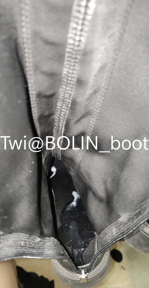 BOLIN_boot's tweet photo. 既然准备搬走了，老样子惯例先胶这双她最常穿的黑色长筒骑士靴，这双真的胶好多次了，还有另一双棕色的长靴都是她最喜欢穿的，在她走之前都狂射好了 #扫楼 #打胶 #长靴 #射鞋 #恋足 #恋靴 #原味 #皮靴 #长筒靴 #骑士靴 #射靴 https://t.co/m0C95zQVsP