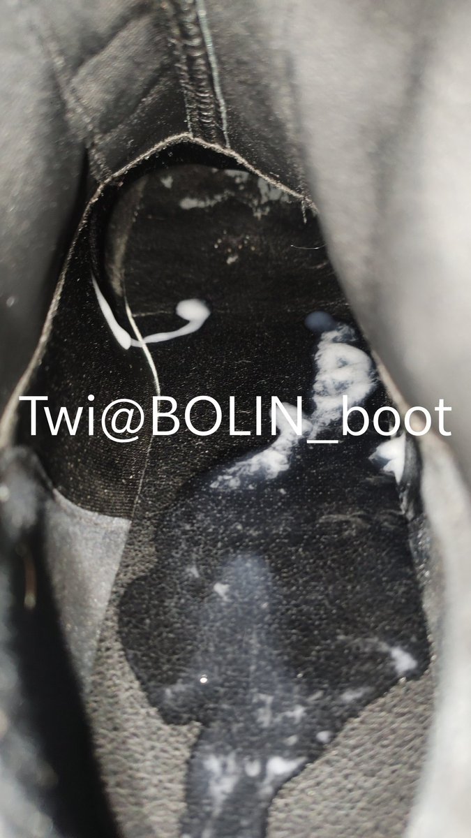BOLIN_boot's tweet photo. 既然准备搬走了，老样子惯例先胶这双她最常穿的黑色长筒骑士靴，这双真的胶好多次了，还有另一双棕色的长靴都是她最喜欢穿的，在她走之前都狂射好了 #扫楼 #打胶 #长靴 #射鞋 #恋足 #恋靴 #原味 #皮靴 #长筒靴 #骑士靴 #射靴 https://t.co/m0C95zQVsP