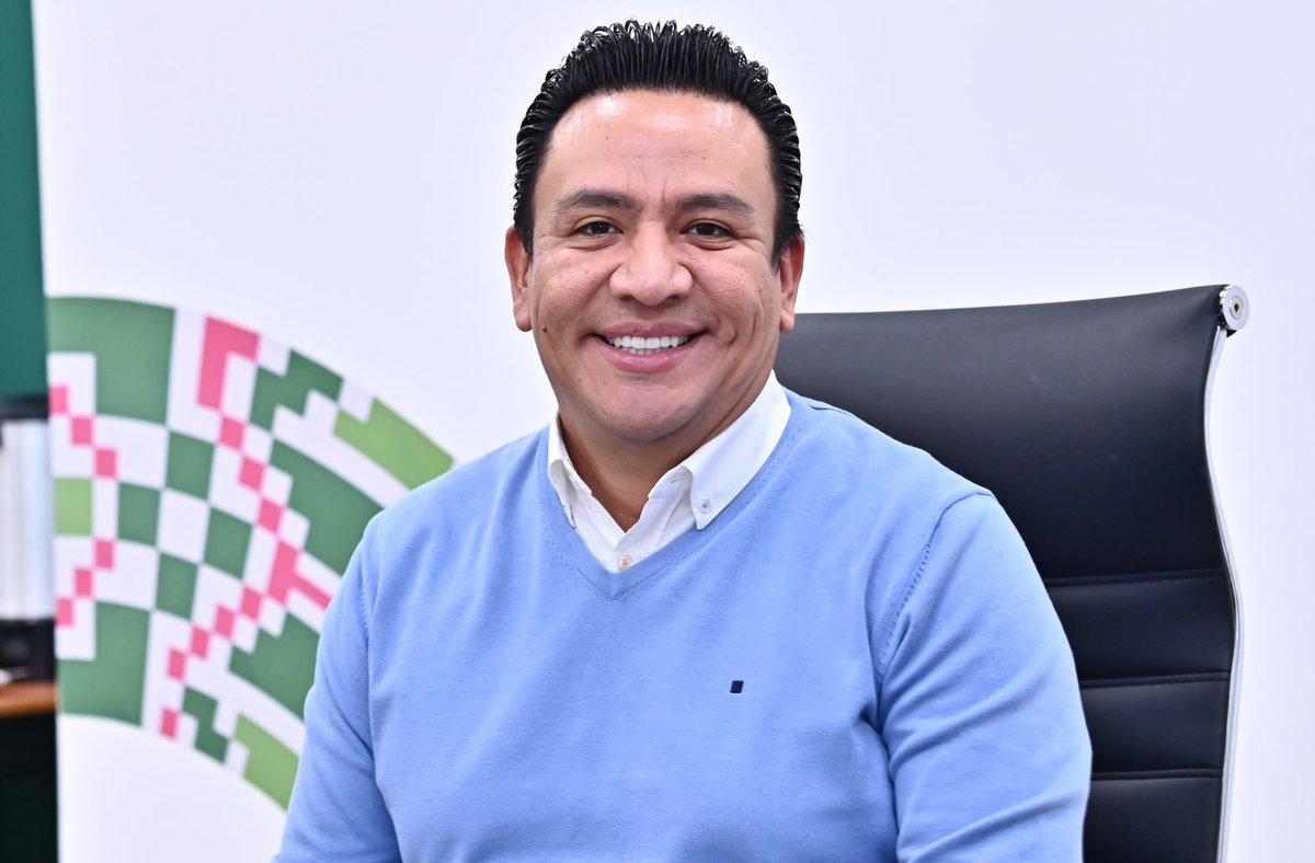 jgpetorresmx's tweet photo. Trabajamos sin descanso para mantener la paz y proteger de la seguridad de las cuatro regiones de nuestro Estado.
¡Así comenzamos la semana analizando y poniendo en marcha estrategias para lograrlo! 🤝 #SGGSLP https://t.co/2MTghF1brV