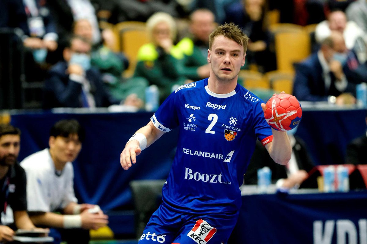 Kóngurinn að austan í handbolta! 🫶🏻❤️ Frænkuhjartað er helvíti stolt! #emrúv