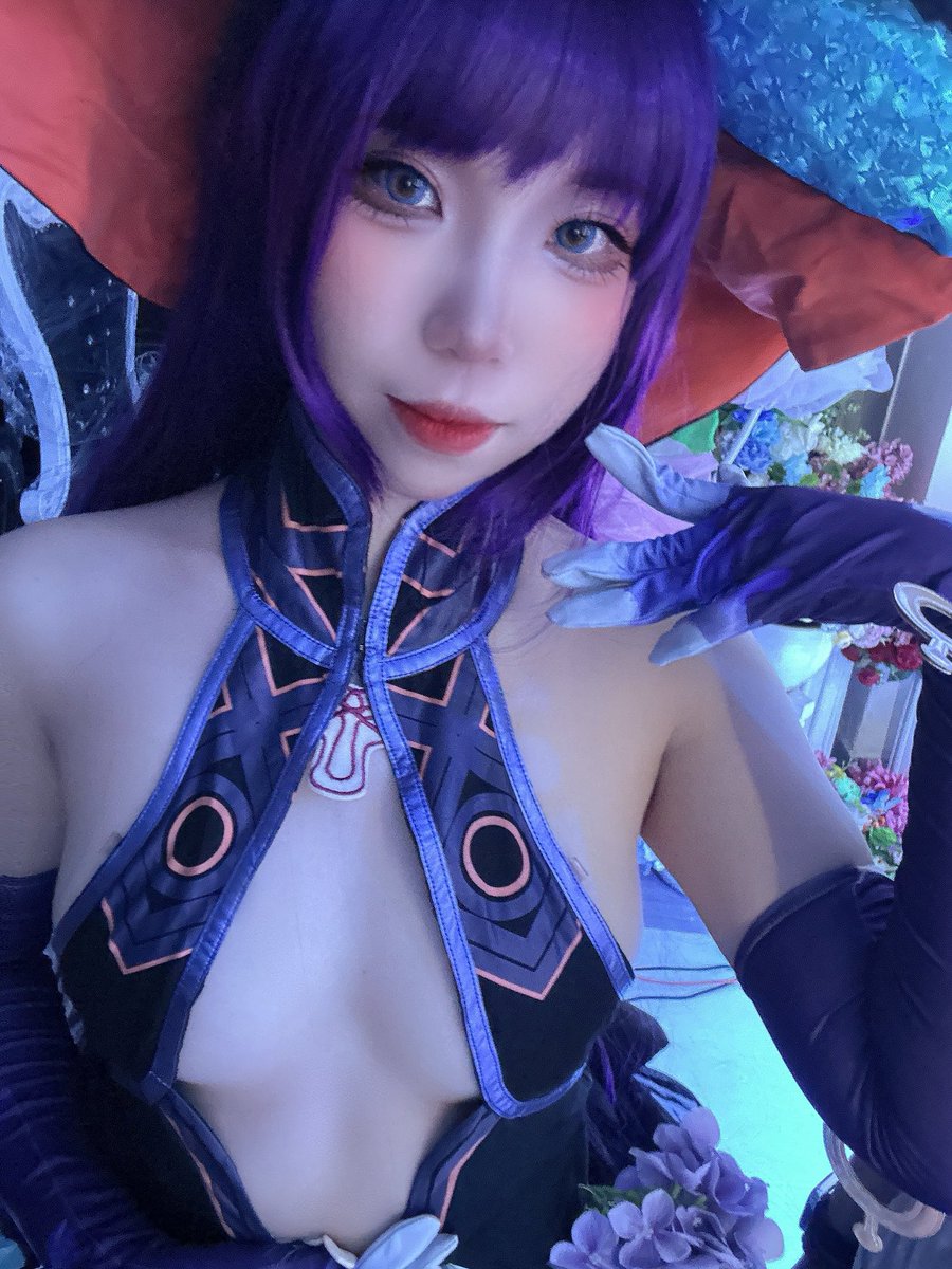 andreane247's tweet photo. Checking with Master~

#fgo #fgocosplay #FGO #Yangguifei #cosplay #yangguifeicosplay https://t.co/XkNf5o3RWL