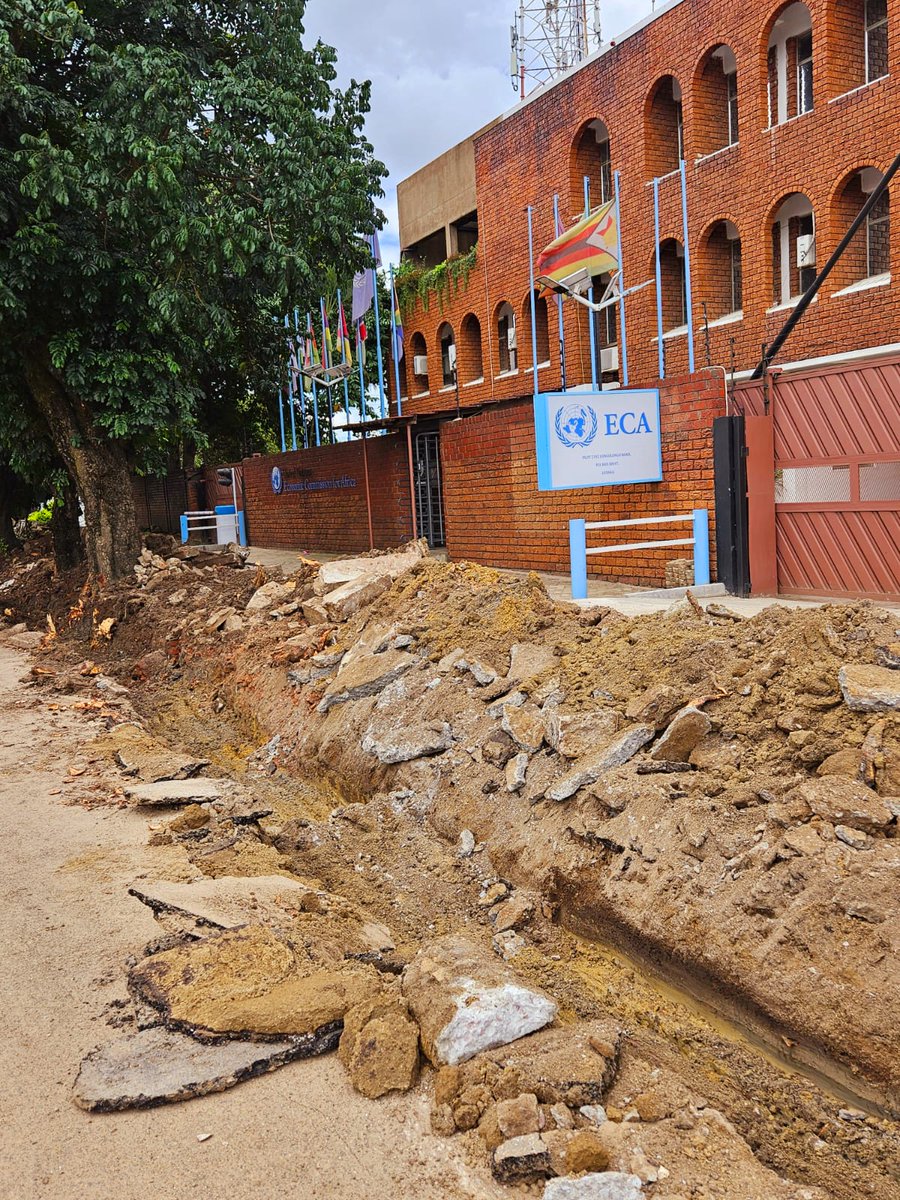 EuniceKamwendo's tweet photo. Truly grateful 4 the #GovtOfZambia's @ZambiaMFAIC @EtambuyuG  support &amp; commitment 2 @ECASROSA @ECA_OFFICIAL work #safety. Drainage system #works along #Longolongo Rd have started.  Goodbye 👋🏽2 the periodic #LongolongoRiver. Great start to #2024 and the #rainy season. https://t.co/LzQDyZSRlg