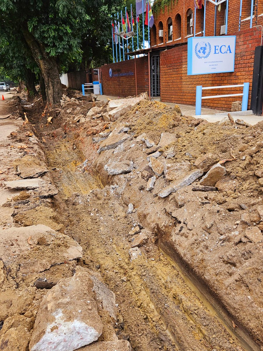 EuniceKamwendo's tweet photo. Truly grateful 4 the #GovtOfZambia's @ZambiaMFAIC @EtambuyuG  support &amp; commitment 2 @ECASROSA @ECA_OFFICIAL work #safety. Drainage system #works along #Longolongo Rd have started.  Goodbye 👋🏽2 the periodic #LongolongoRiver. Great start to #2024 and the #rainy season. https://t.co/LzQDyZSRlg