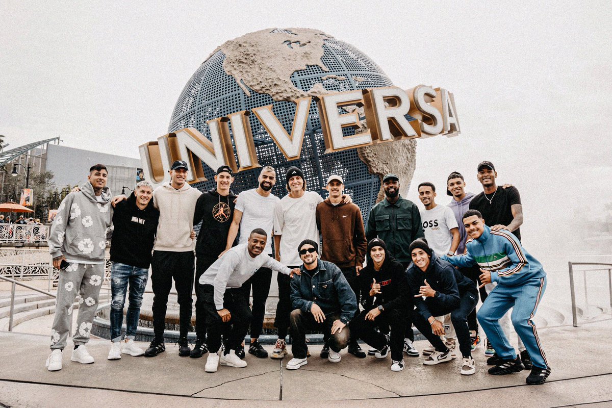 No day-off, elenco do Flamengo vai ao Parque Universal Studios, em Orlando.🎡