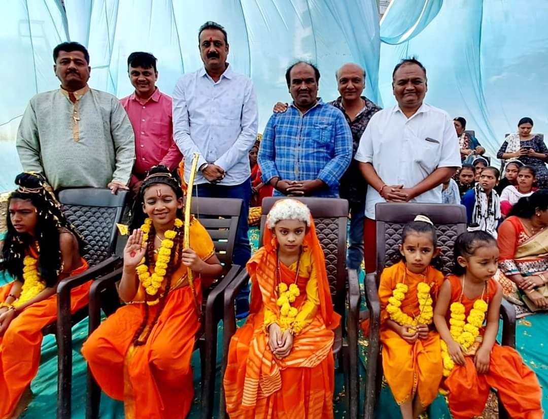 Ambarish_Der's tweet photo. અયોધ્યા મધ્યે નૂતન મંદિર માં ભગવાન શ્રી રામ ની મૂર્તિ સ્થાપિત થઈ ને પ્રતિષ્ઠિત થઈ એ રીતે જ સર્વે ના હૃદય માં અપાર શ્રધ્ધા સાથે રામ-રૂપી "સત્ય પ્રેમ અને કરુણા" પ્રતિષ્ઠિત થાય એવી મર્યાદા પુરુષોત્તમ ભગવાન શ્રી રામ ને પ્રાર્થના. https://t.co/VUpBlT00hs
