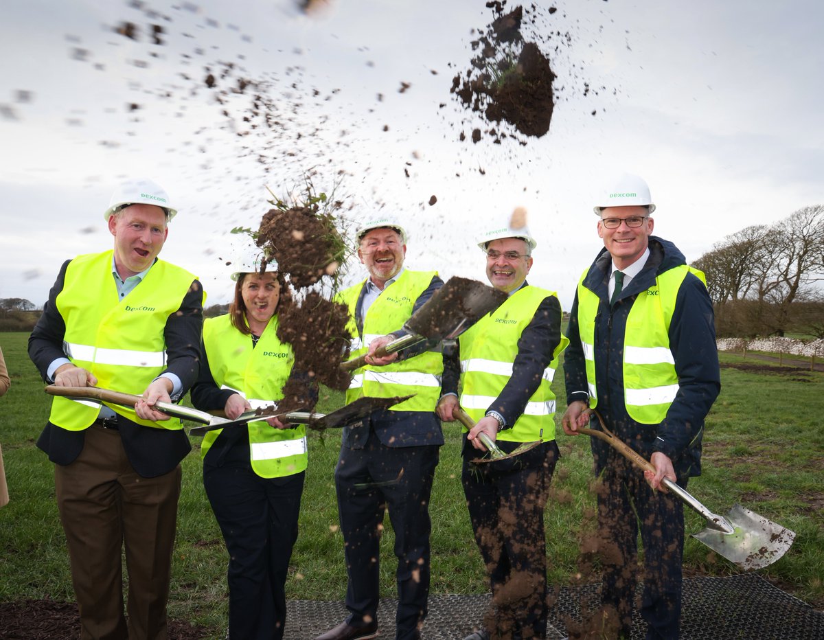 IDAWestRegion's tweet photo. A milestone day in #Athenry on Friday as Minister @simoncoveney and Minister @daracalleary officially broke ground on Dexcom's 40,227sqm manufacturing  facility which will be built on a 32ha IDA landbank and will lead to the creation of 1,000 new jobs @GalwayCoCo @IDAIRELAND https://t.co/X9etsDmrR5