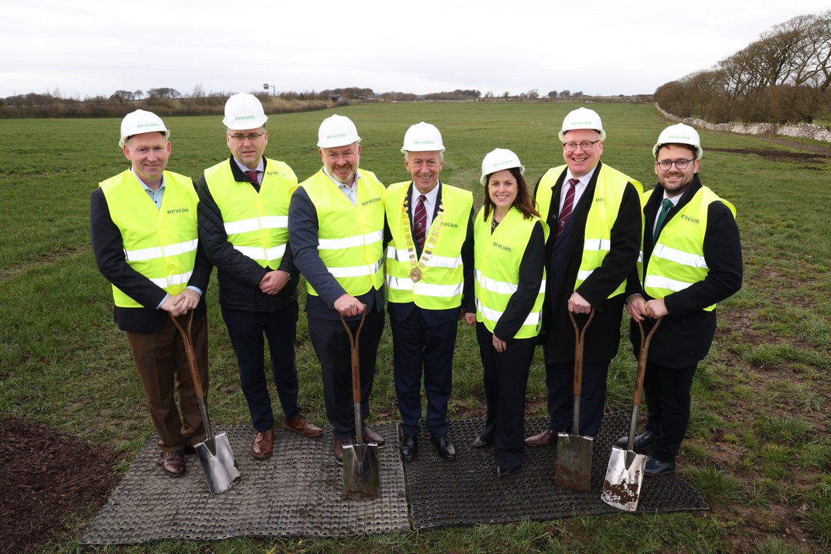 IDAWestRegion's tweet photo. A milestone day in #Athenry on Friday as Minister @simoncoveney and Minister @daracalleary officially broke ground on Dexcom's 40,227sqm manufacturing  facility which will be built on a 32ha IDA landbank and will lead to the creation of 1,000 new jobs @GalwayCoCo @IDAIRELAND https://t.co/X9etsDmrR5