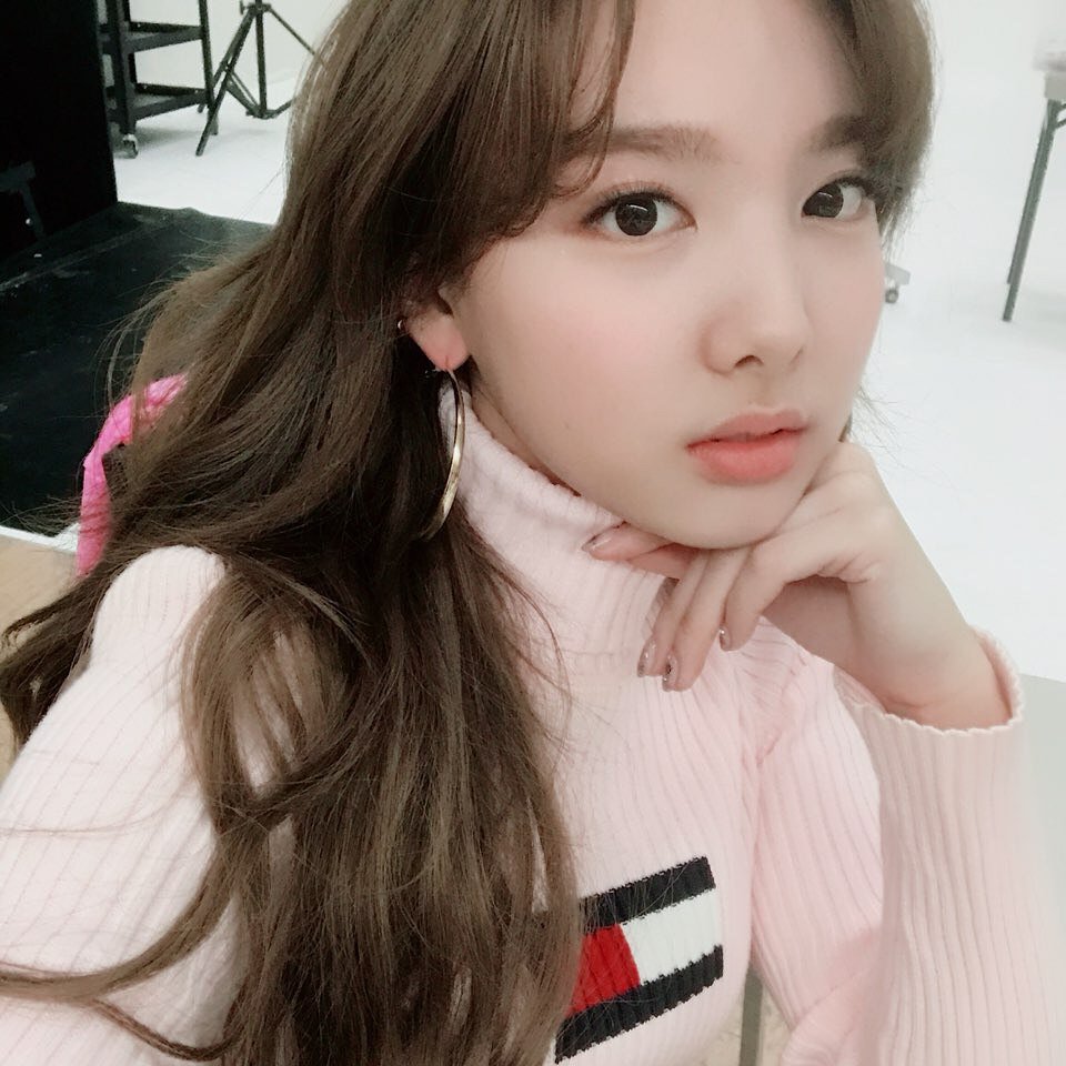 twisstagram's tweet photo. 𝐟lash, flash, 𝚙ose, 𝑝ose ♥︎ 𝐥ista para mostrar mi 𝚌ara en la portada 𝐝el #g𖠇𝕤𝕤ipꪆ୧𝚖ag𝕒z𝕚nǝ⁩ (ˊ˘ˋ*) -- 𝚋tw, dejen todo de lado, 𝐜uz' the ⁦#𝕔ö𝚍eと𝚍𝕖b͜͡u𝐭⁩ 𝚗os trajo 𝐚 nuestra pret𝕥y 𝚍anae a 𝐞namorarnos una 𝚟ez más. 

𝚙ö𝐜ke𝕥  𝐛u𝚗n𝕪 ❥ #𝚙on𝕪o. https://t.co/LkhovJ4t5q