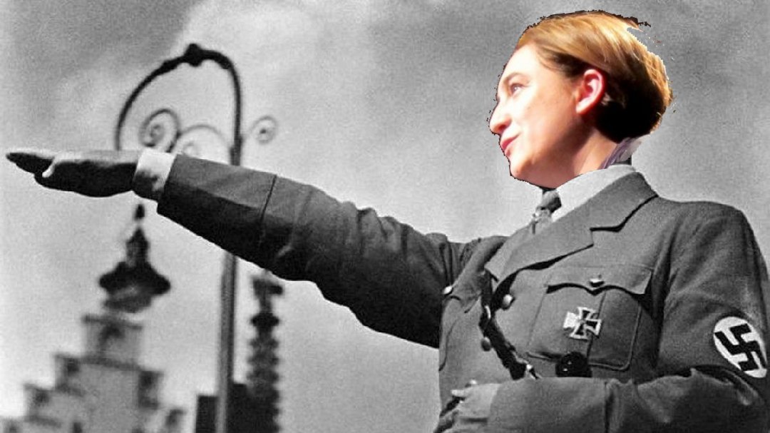colau_anti's tweet photo. @eixrespira Ja esteu contents. La vostre líder de la #Secta esta endollada de nou. Seguireu volent fer de #Barcelona una ciutat només per elitistes? Fer fora els que no podem pagar els lloguers? La gent de sempre? #ComunsTirans #ForaColau https://t.co/4uhRAwbe9W