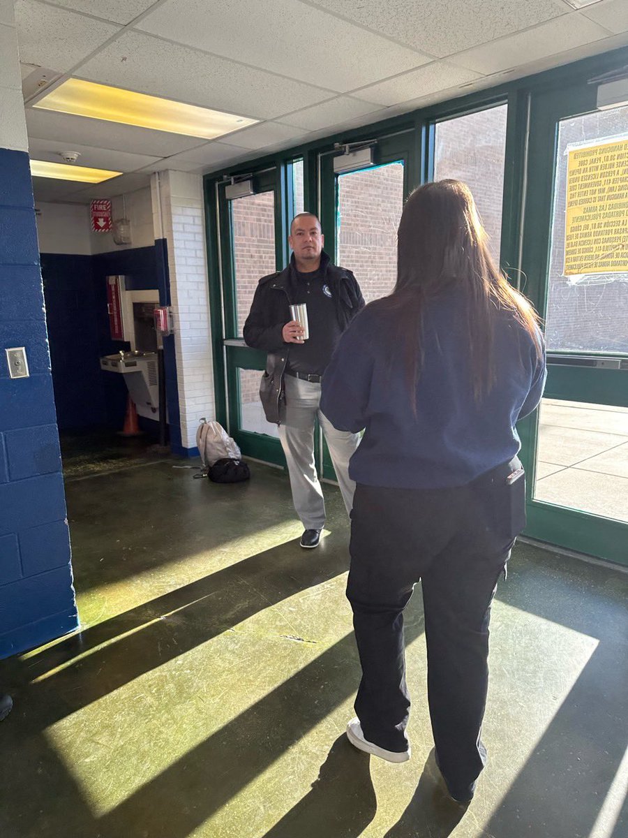 _MHSSTUCO's tweet photo. Kicking off the day with #4SimpleWords. #HiHowAreYouDay opens up conversations and brings awareness to mental health. #SayItAndMeanIt @MontwoodHS @AnaPlayer_MHS @Co2024Rams @mhsco_2025 @mhs_class_of_26 @MHSClass_of_27 https://t.co/jUhsR2OzUE